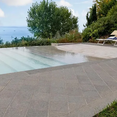 Villa Infinity - Regarda Travel