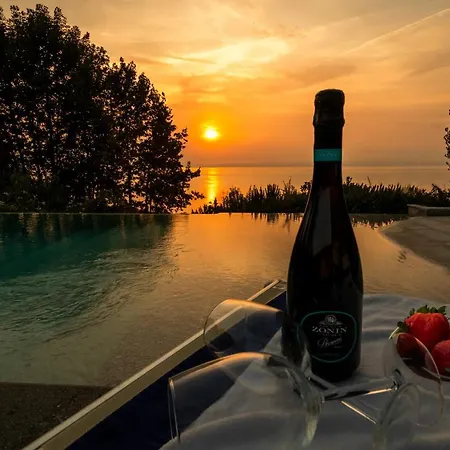 Infinity - Regarda Travel Villa