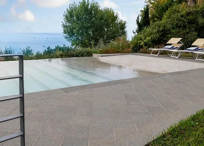 Villa Infinity - Regarda Travel